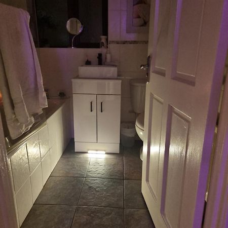 Spacious House City Skyline And Mountain Views Close Too Belfast Centre And Airports Free Parking Luaran gambar
