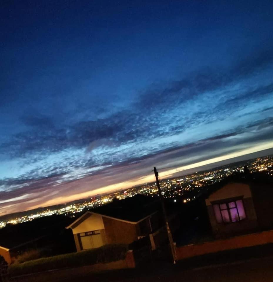 Spacious House City Skyline And Mountain Views Close Too Belfast Centre And Airports Free Parking Luaran gambar